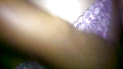 Sexy draudzene izpaužas viņas rīkles un pakaļa fucked