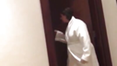 Izklaidējies guļamistabā kopā ar Lizu, nerātno MILFI, kurai patīk incītis